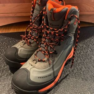 GRAY ORANGE COLUMBIA SNOW BOOTS